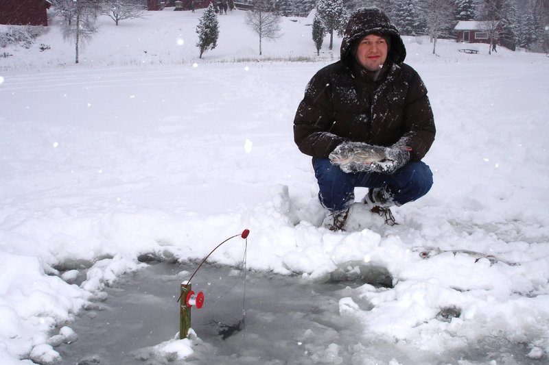 Ice fishing gamble game, ice fishing gambling game